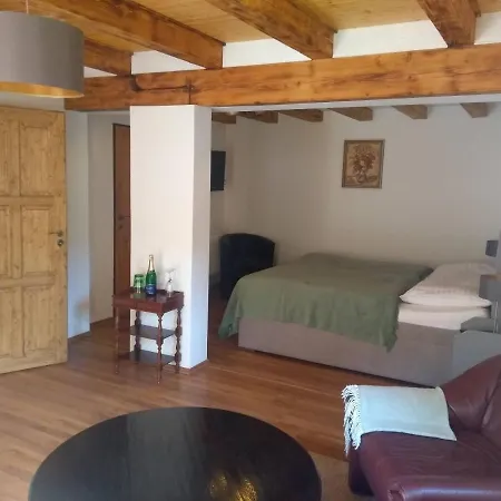 Stodola-soukromý Pro Dva S Venkovní Vířivkou Apartmán Karlštejn
