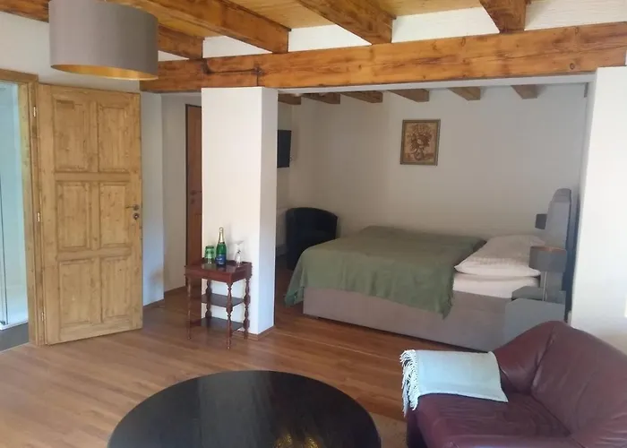Stodola-soukromy Pro Dva S Venkovni Virivkou Apartman Karlštejn