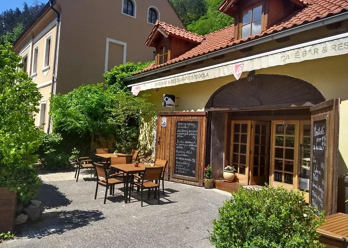 Apartman Stodola-soukromy Pro Dva S Venkovni Virivkou Karlštejn